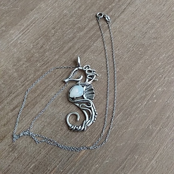 Sterling Silver Chain With Embellished Seahorse Pendant. - Picture 11 of 17